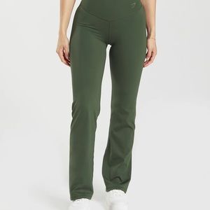 Gymshark Elevate Flared Leggings - Moss Olive